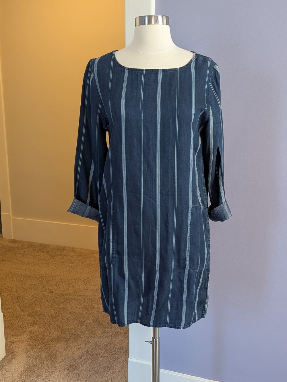 *Rails*  Long Sleeve Shift Dress (Small)
